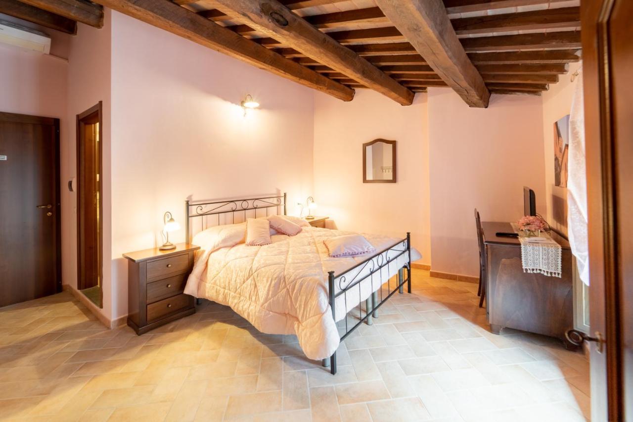 Albergo La Loggia Di San Martino Gualdo Tadino Eksteriør bilde