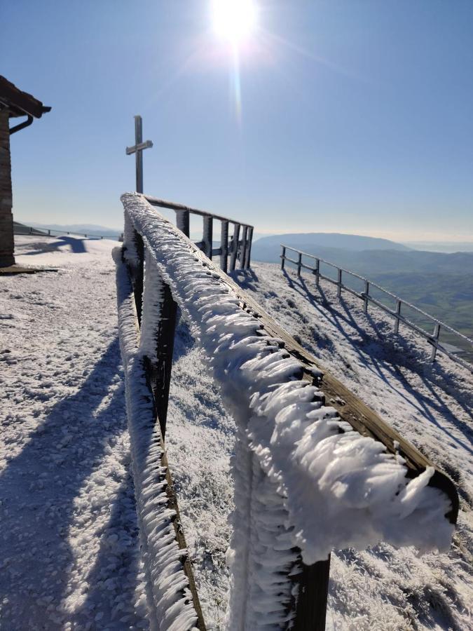 Albergo La Loggia Di San Martino Gualdo Tadino Eksteriør bilde